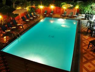 chiang mai gate hotel pool