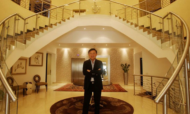 Thaksin Shinawatra shows off his house in Dubai