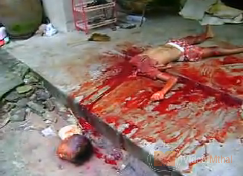Thai man cuts the head off his children - warning graphic