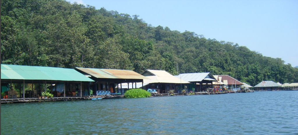 boat houses mae ngat dam
