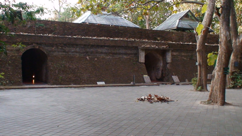 tunnels at wat umong
